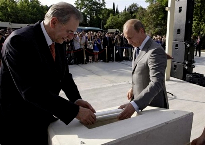 Президент МОК Жак Рогге (Jacques Rogge) прибыл в Сочи, 6 июня 2010 года.