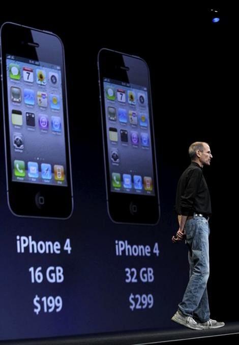 Стив Джобс представил iPhone четвертого поколения, международная конференция WWDC-2010 (Worldwide Developers Conference) для девелоперов в Сан-Франциско, 7 июня 2010 года.