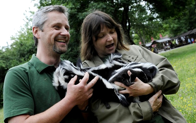 Обитатели немецкого зоопарка показали себя с лучшей стороны, Tierpark Friedrichsfelde зоопарк в Берлине, 15 июня 2010 года.