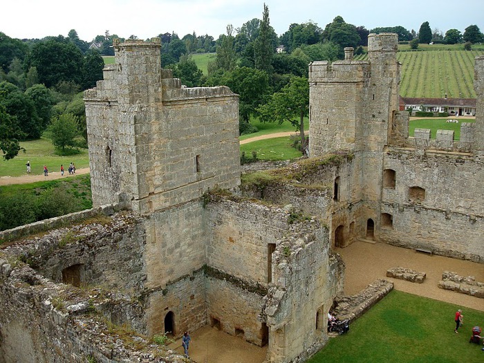 Замок Бодиам (Bodiam) - Графство Сассекс 87071