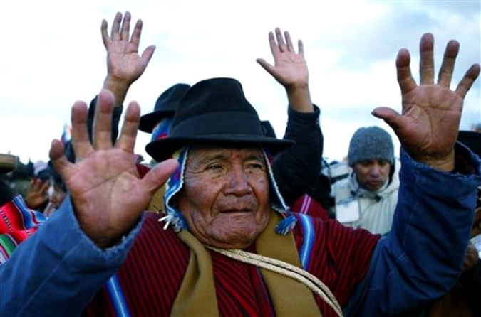 Аймара Новый год (Aymara New year) в Тиуанако, 70 км от Ла-Паса 21 июня 2010 года.