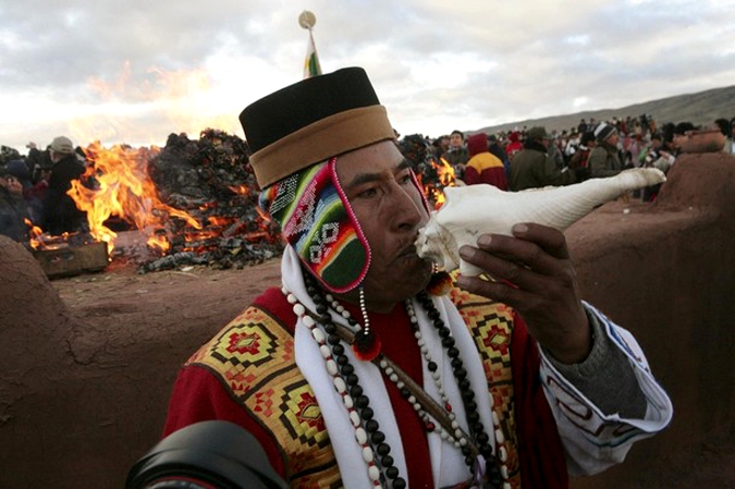 Аймара Новый год (Aymara New year) в Тиуанако, 70 км от Ла-Паса 21 июня 2010 года.