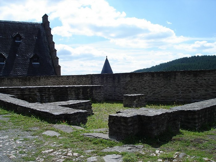 Le chateau de Bourscheid - ЗАМОК Буршейд 46346