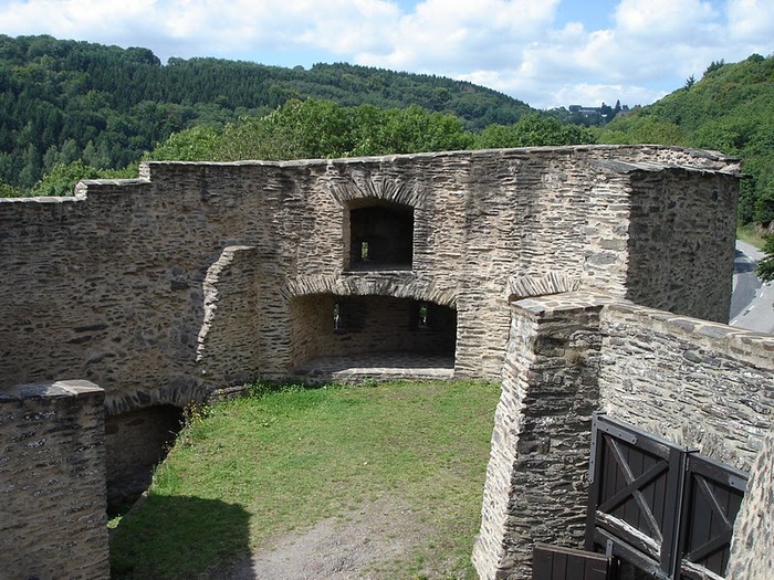 Le chateau de Bourscheid - ЗАМОК Буршейд 10499