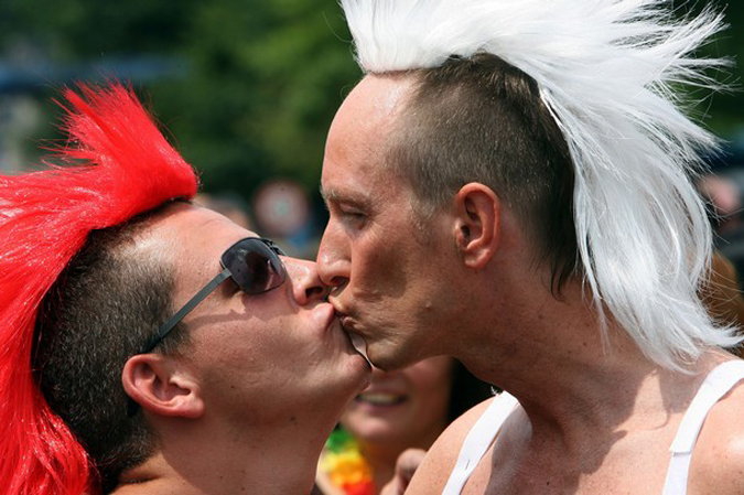 Парад КУР (Christopher Street Day) в Кельне, Германия, 4 июля 2010 года.