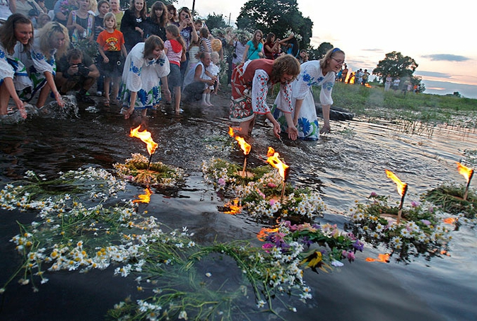 День Ивана Купалы вновь отмечали в Белоруссии, 7 июля 2010 года.