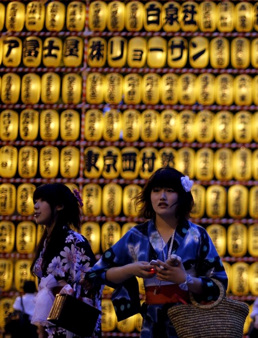 Митама фестиваль (Mitama Festival) в храме Ясукуни в Токио, 13 июля 2010 года.