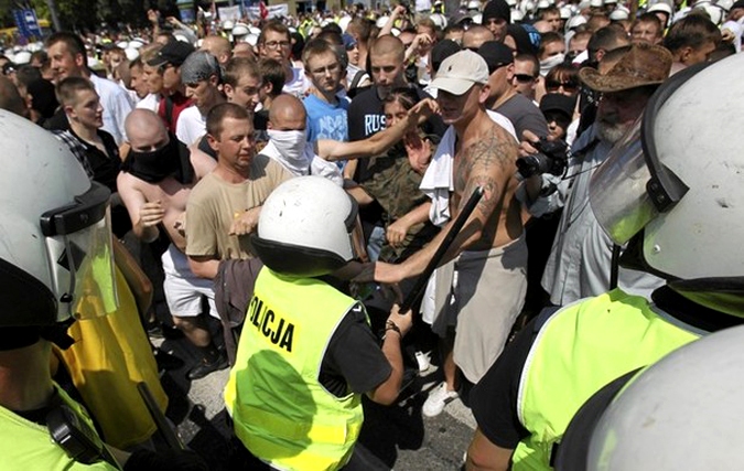 ЕвроПрайд на улицах Варшавы, Польша, 17 июля 2010 года.