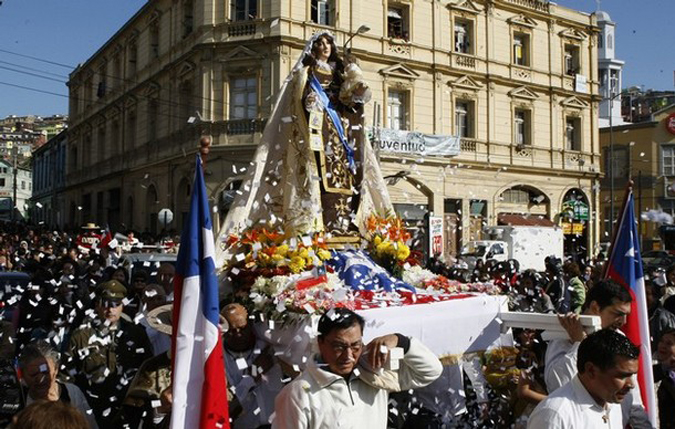 Ежегодный праздник Девы Марии (Virgen del Carmen), 16 июля 2010 года.