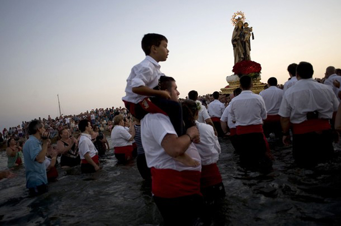 Ежегодный праздник Девы Марии (Virgen del Carmen), 16 июля 2010 года.