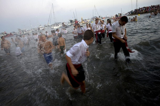 Ежегодный праздник Девы Марии (Virgen del Carmen), 16 июля 2010 года.