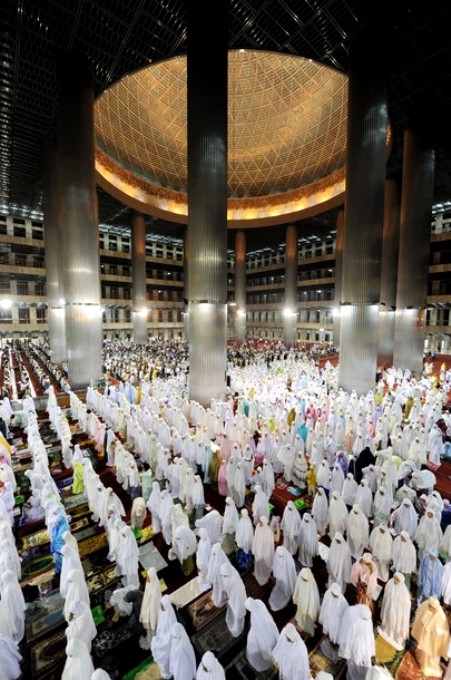 Начало священного месяца Рамадан у мусульман, 11 августа 2010 года.