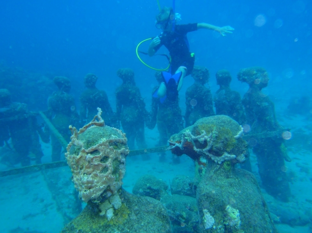 Подводный музей города Канкуна