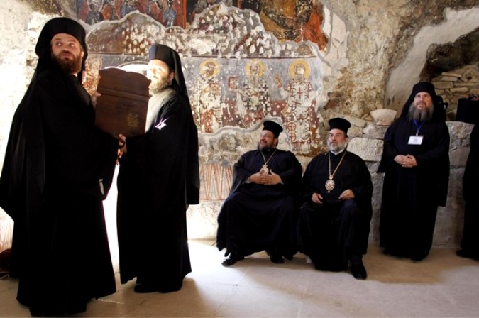 Масса в древнем Сумела монастыре на черноморском побережье в провинции Трабзон, северо-восток Турции, 15 августа 2010 года