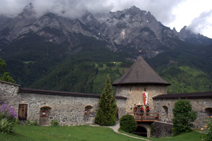 Замок Хоэнфервен (нем. Burg Hohenwerfen) 99870