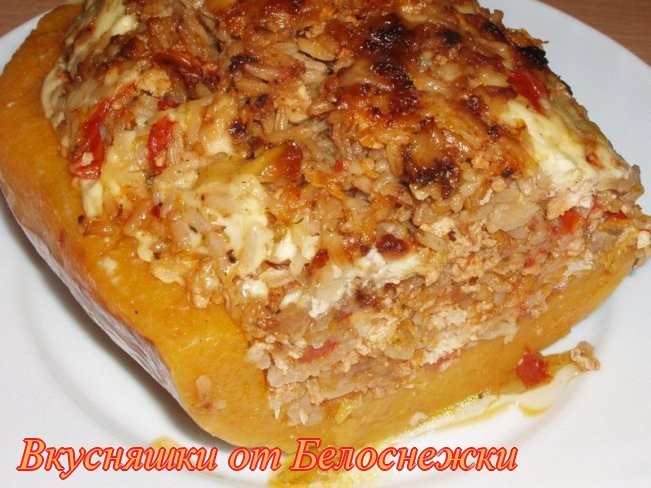 Тыква запеченная, фаршированная рисом, фаршем и овощами 