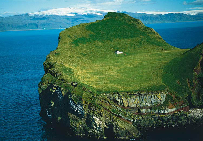 Дом на острове-скале (700x487, 163Kb)
