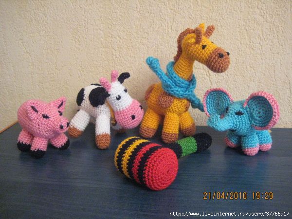 Вязанные игрушки крючком с киндер сюрпризом Вязанные игрушки крючком с киндер сюрпризом
