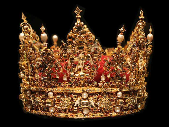 59447241_800pxDenmark_crown.jpg