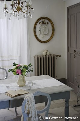 ...Provence " . Она делится своей страстью к украшениям, блошинам рынкам.