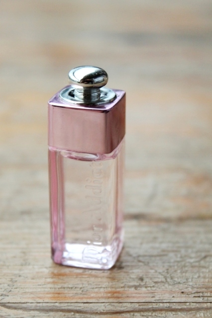 Miss Dior CherieОпределенно это парфюм для юных и романтичных женщин.