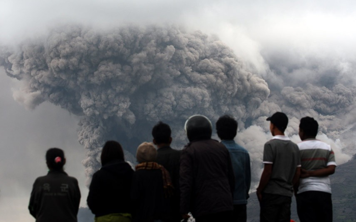 Извержение вулкана Маунт Синабуг на Суматре