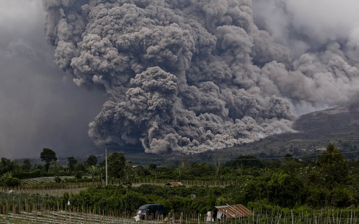 Извержение вулкана Маунт Синабуг на Суматре