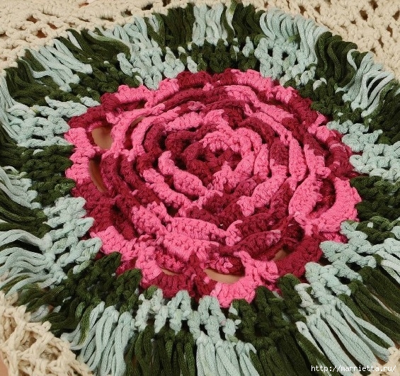 Роза на плече. Цветочная идея для вязаного пуловера (28) (565x531, 339Kb)