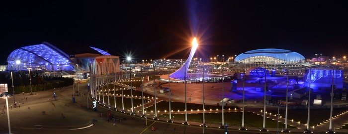 vid-na-olimpijskij-park-vo-vremja-ceremonii-zakrytija (700x271, 190Kb)