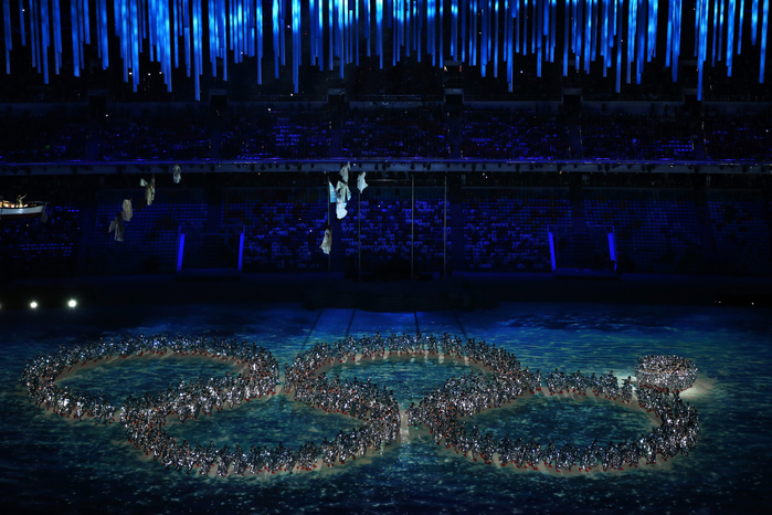 sochi-russia-february-23-dancers-reenact-the-opening-ceremony-ring-failure-during-the-2014-sochi-winter-olympics-closing-ceremony-at-fisht-olympic-stadium-on-february-23-2014-in-sochi-russia-photo-by- (700x466, 372Kb)