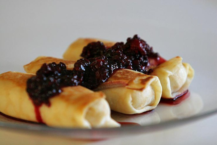 98352316_Cheese_blintzes_with_blackberries (699x466, 182Kb)