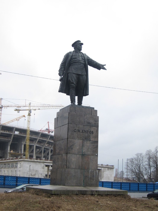 Сергей Миронович Киров на фоне мега-стройки футбольной арены. 8 марта 2014