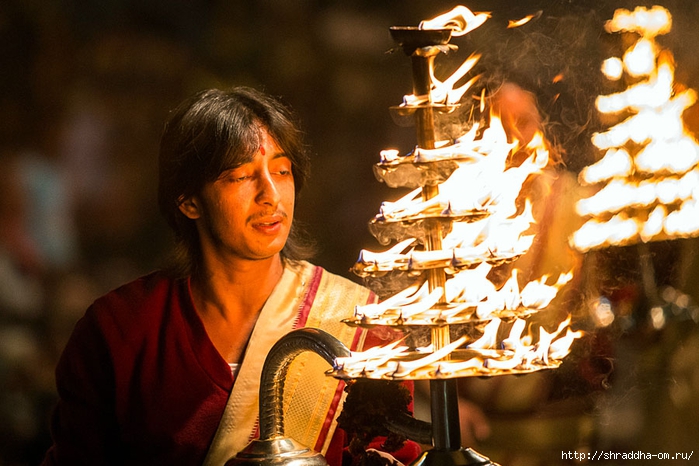 India Varanasi Arati 2014 (15) (700x466, 272Kb)