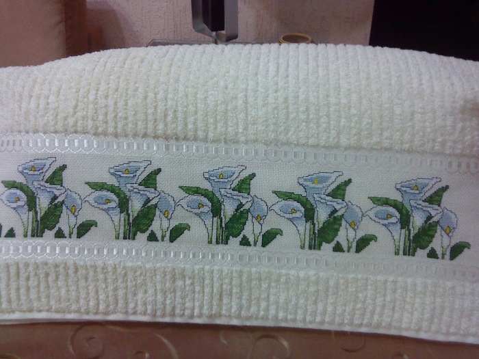 Схемы вышивки для полотенца. КАЛЛЫ (4) (700x525, 381Kb)