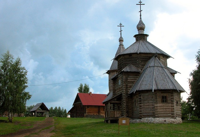 Деревянные церкви Руси перекошены древние стены