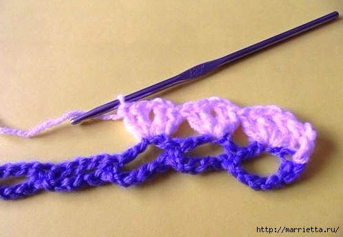 Красивый двухцветный узор для вязания крючком пледа и коврика (5) (498x345, 93Kb)