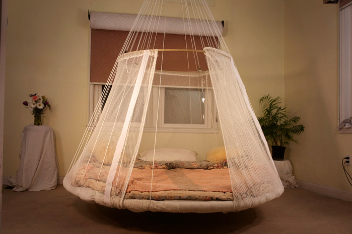 Unique-Magnetic-Floatig-Bed-Round-Bed-Rape-Hanger (700x466, 308Kb)