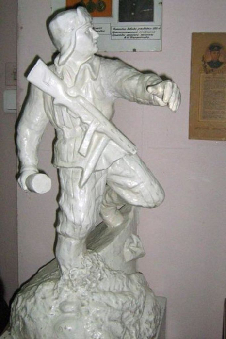 KunikovCezarLvov_skulptura_muzeum_Sevastopol (466x700, 239Kb)