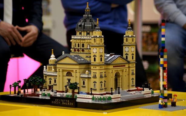 Самая высокая башня из LEGO собрана в Венгрии