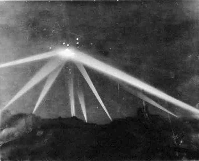 ufospotlights (700x565, 13Kb)