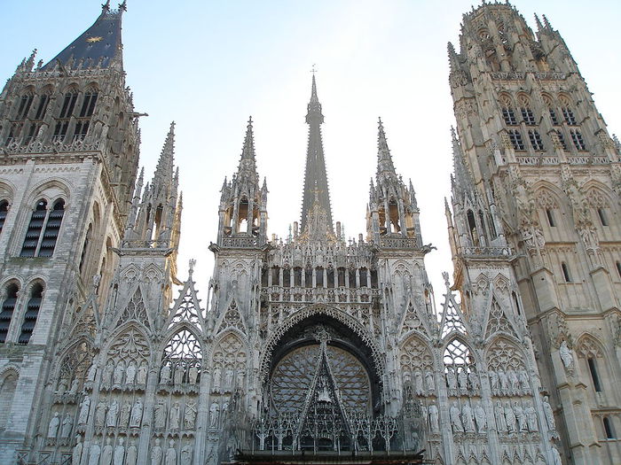 1024px-Facade_de_la_Cathédrale_de_Rouen_au_matin (700x525, 109Kb)