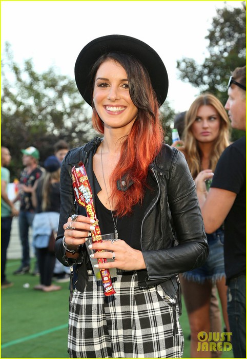 shenae-grimes-just-jared-summer-fiesta-04 (482x700, 97Kb)