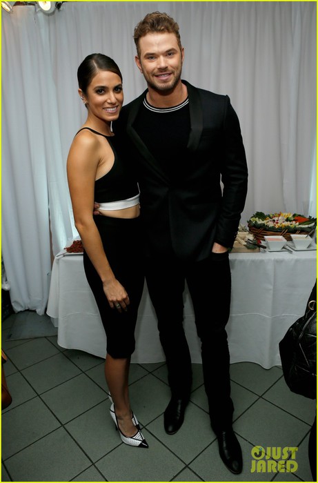 nikki-reed-kellan-lutz-have-a-mini-twilight-reunion-at-young-hollywood-awards-2014-05 (461x700, 62Kb)