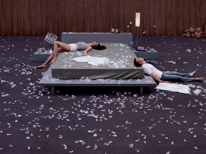 feather-pillow-bed-couple-man-woman-wife-husband-fight-other-1440x1920 (680x510, 269Kb)