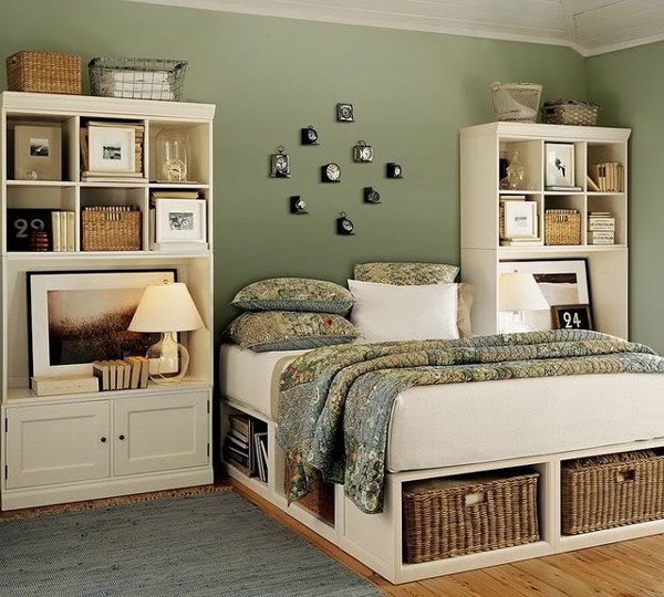 smart-storage-in-wicker-baskets-bedroom3 (600x540, 228Kb)