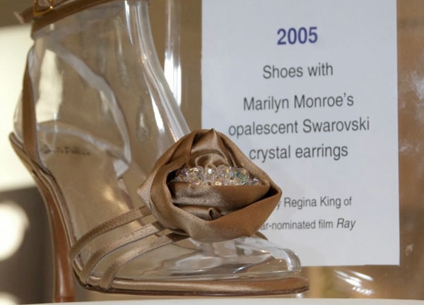 Diamond-Covered-Shoes-5 (600x432, 102Kb)