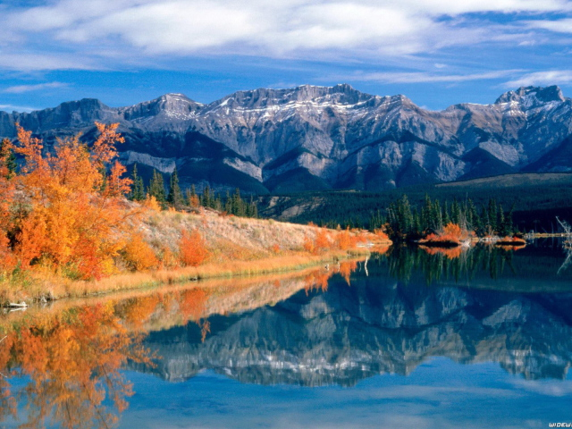 Nature___Seasons___Autumn_Autumn_on_the_Bank_of_mountain_lake_082910_29 (640x480, 395Kb)