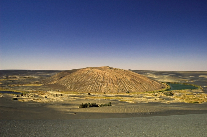 вулканический аози Вау-ан-Намус сахара 11 (700x462, 293Kb)