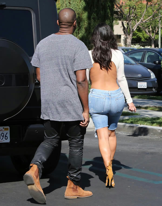 FFN_Kardashian_West_FF10_FF9_101914_51562605 (551x700, 346Kb)