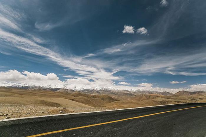 Красивые фотографии дорог, горных перевалов и лунных пейзажей Тибета